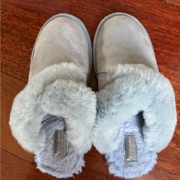 UGG Slippers - Picture 1 of 4